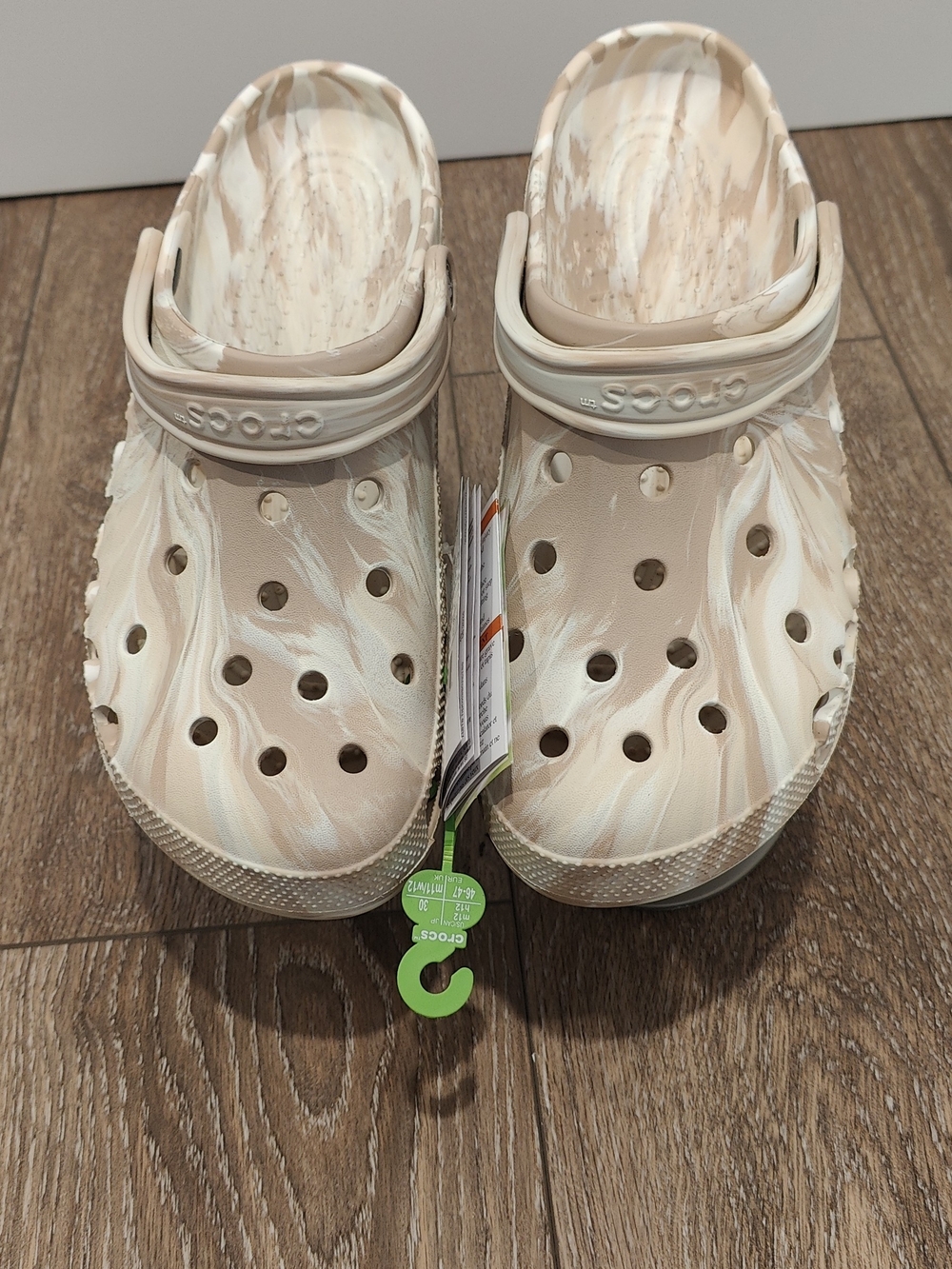 CROCS Unisex Marbled Clog in Cream and Tan Swirl